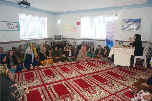 کارگاه های آموزشی توانمند سازی بانوان در روستای الک، شهرستان کامیاران برگزار شد