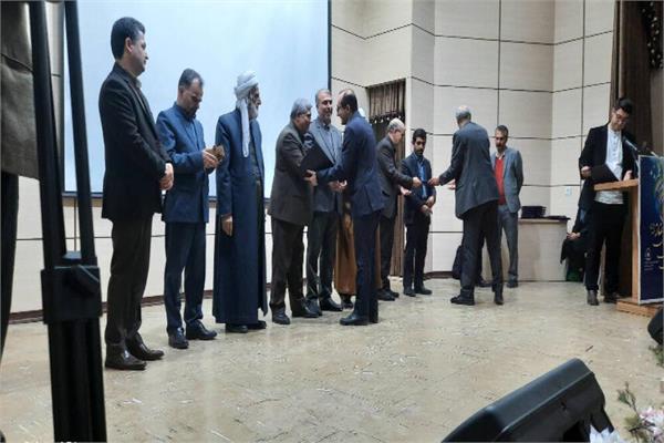 تقدیر از اداره‌کل ارتباطات کردستان در هفتمین اجلاس استانی نماز