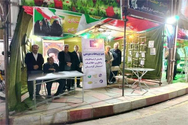 طنین پاسخگویی در میدان آزادی سنندج؛ برپائی میز ارتباطات مردمی در سایه‌ یاد و نام شهیدان خدمت